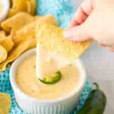 Mini Slow Cooker Queso Dip